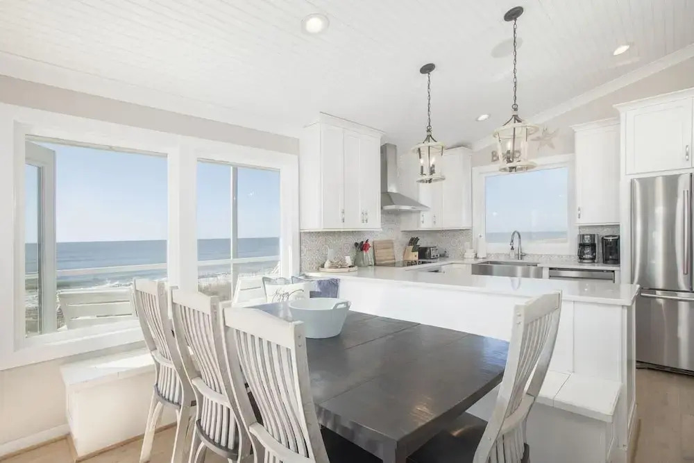 The Green Flash 4 Bedroom Home by RedAwning