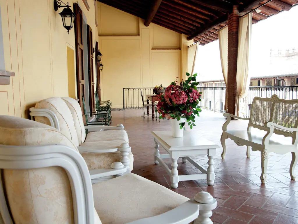 Snug Apartment in Monticelli Brusati near lake Iseo
