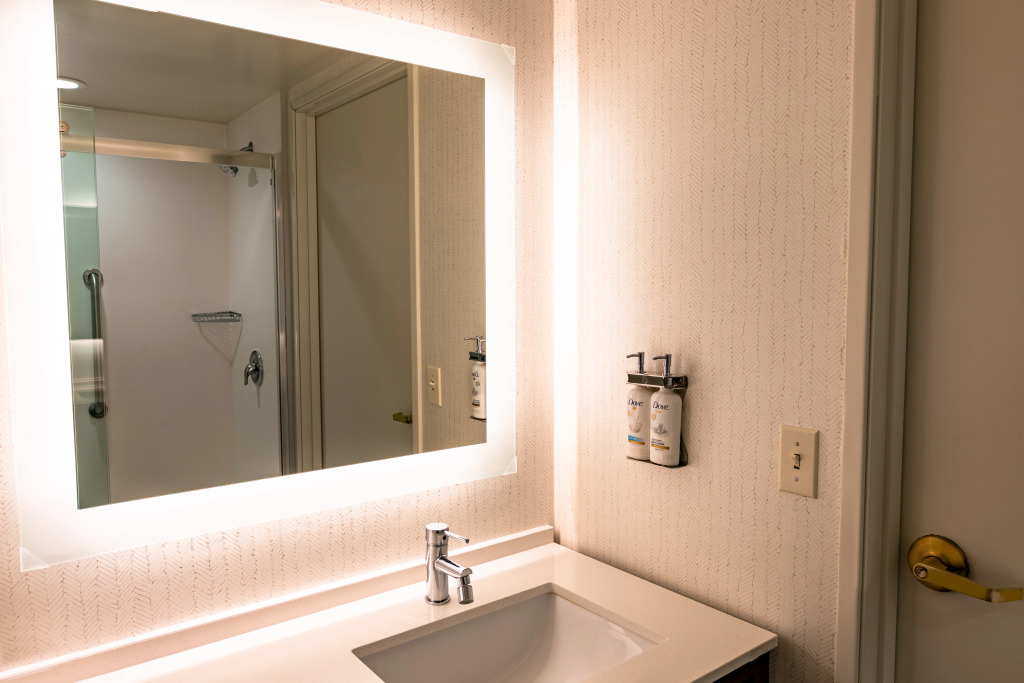 Holiday Inn & Suites Oakland - Airport by IHG
