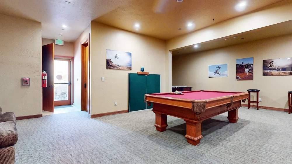 Gorgeous Condo at Obsidian Clubhouse Downstairs