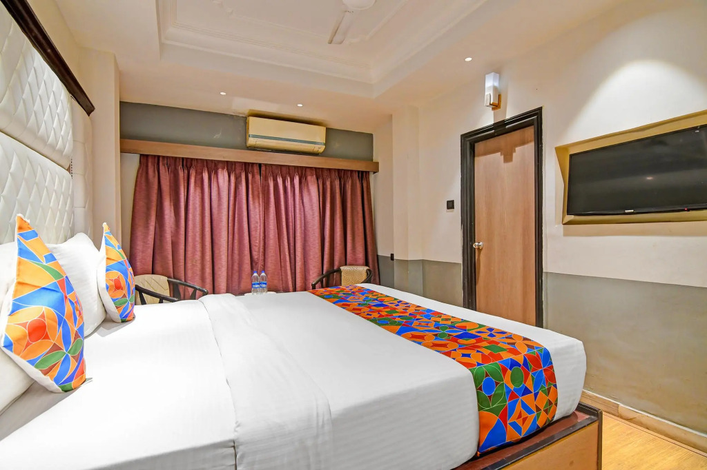 FabHotel Gulshan International - Nr Peter Cat Park Street
