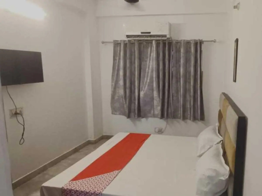 OYO 70049 Hotel Pearl Inn