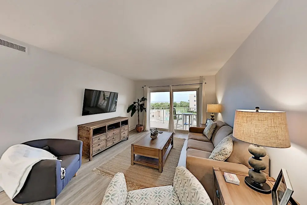Modern Ocean Tennis & Racquet Club W/ Pools 2 Bedroom Condo