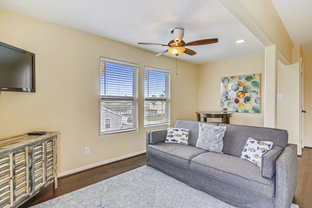 Reel Me In - As Seen On Tv! 5 Bedroom Home