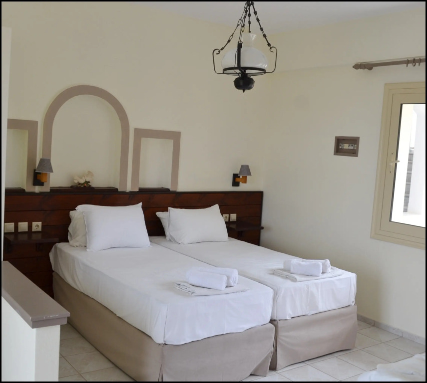 La Luna Apartments