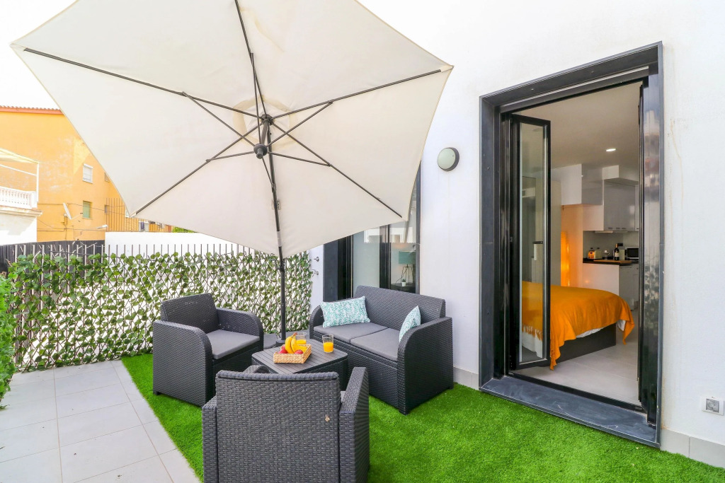 Garden Studio In Torremolinos Centre With Roof Solarium And Pool By Rafleys