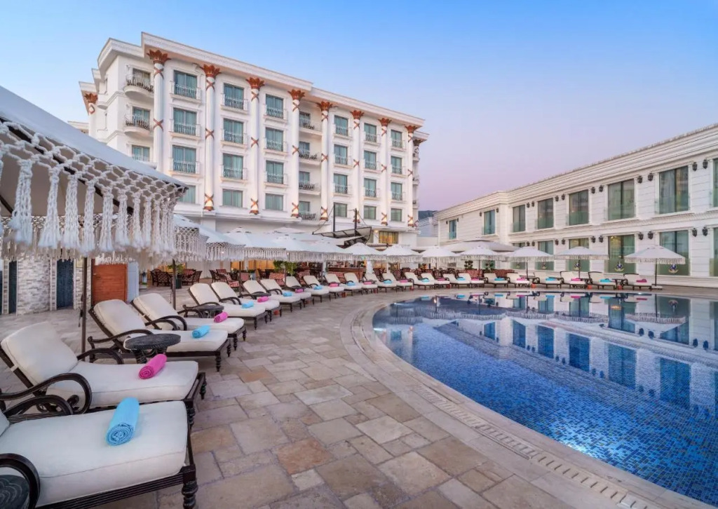 Les Ambassadeurs Marina Hotel & Casino