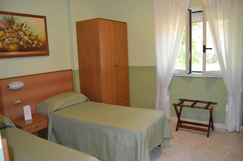 Yellow Park Hotel