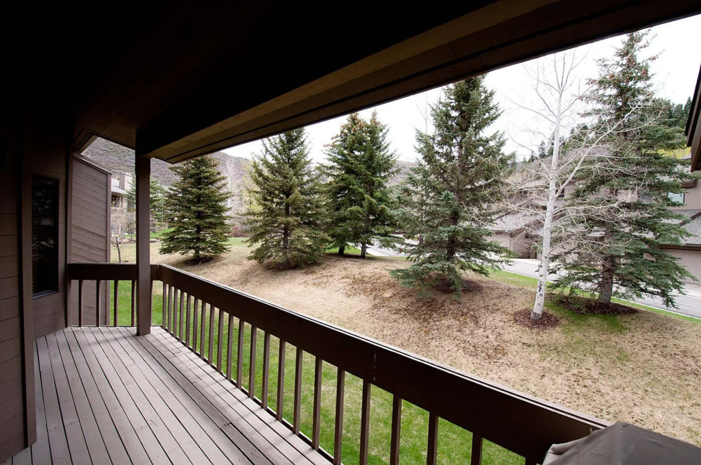 Lakeside Townhomes by Lespri Management