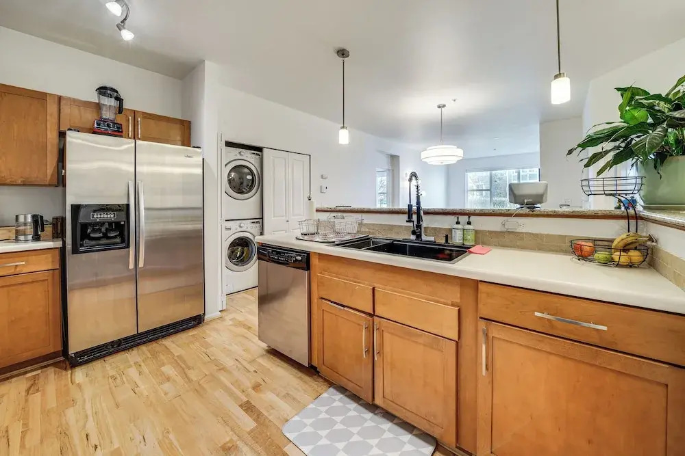 Condo 6 Mi to Lumen Field & Dtwn Seattle!