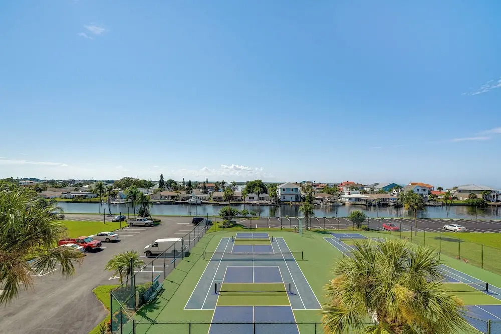 Balcony & Resort Amenities: Gulf Coast Escape!