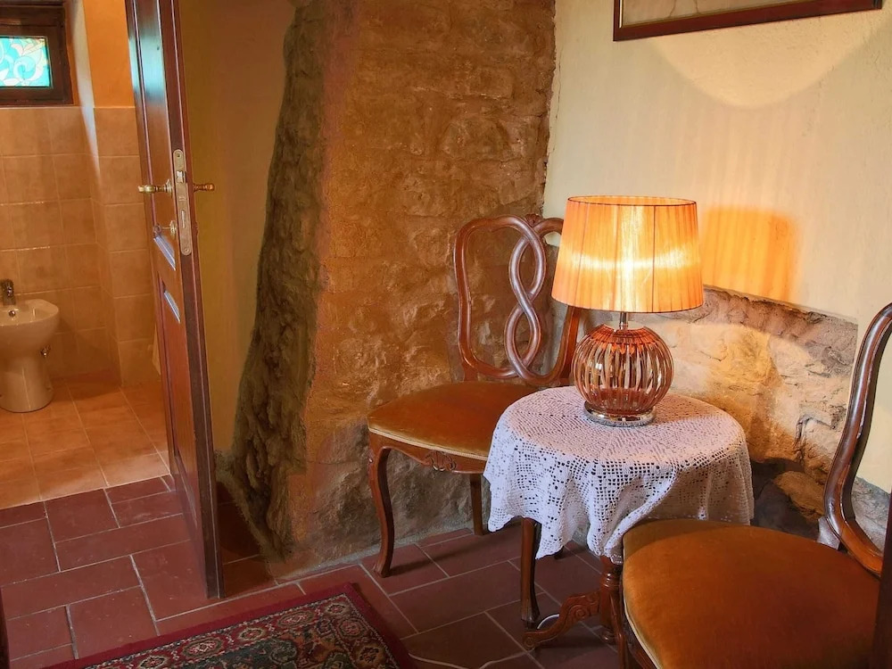 Farmhouse with stables, horses and the ability to make horseback riding