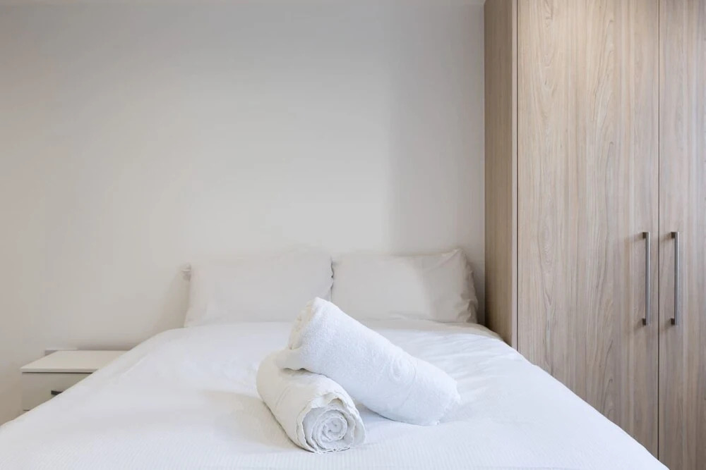 Clean Studio Flat - Camberwell! 2c