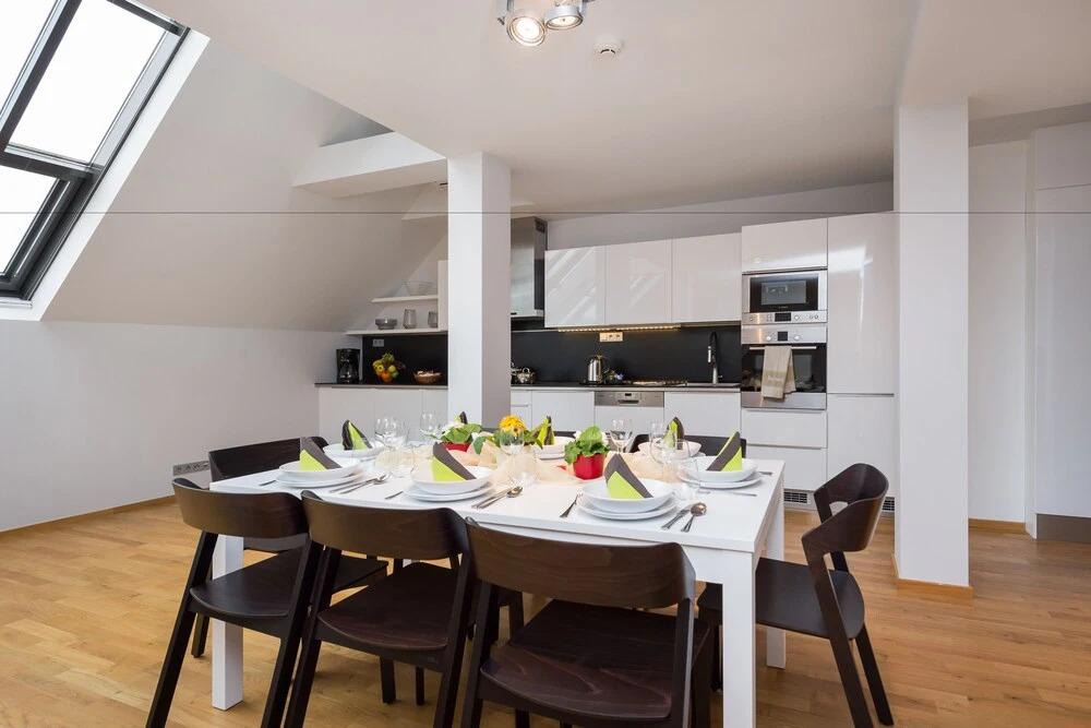 EMPIRENT Rose Apartments