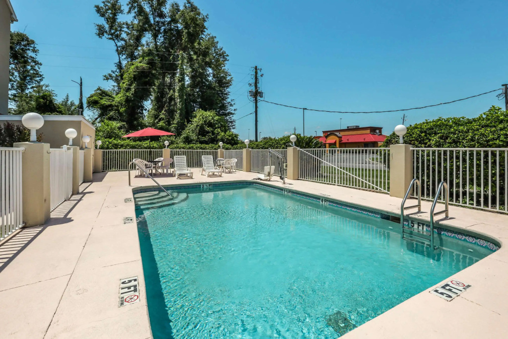 Econo Lodge Inn & Suites Marianna South