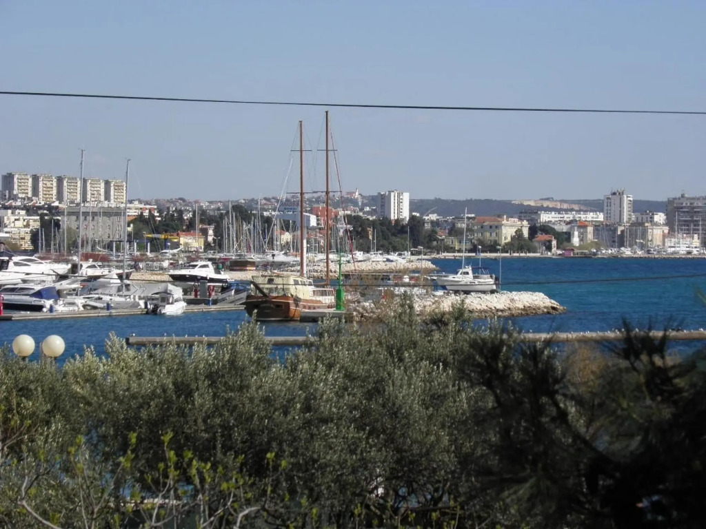 Anthony - 50m From the Beach & Parking - A4
