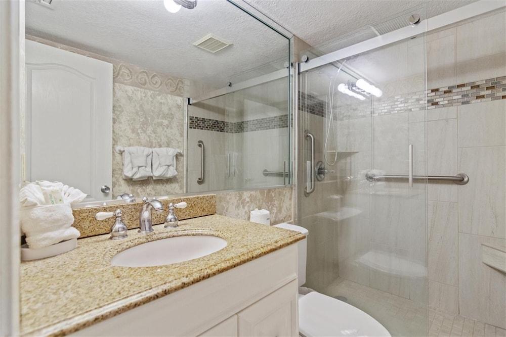 Shoreline Towers 1111 3 Bedroom Condo