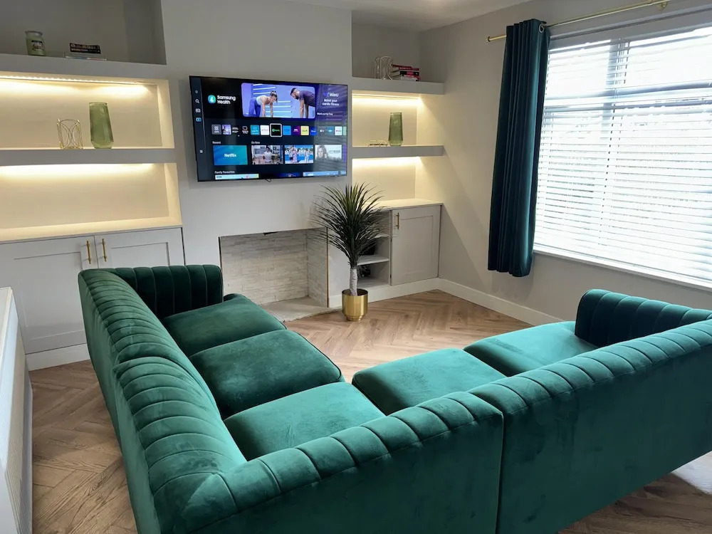 Impeccable 3-bed House in Walsall