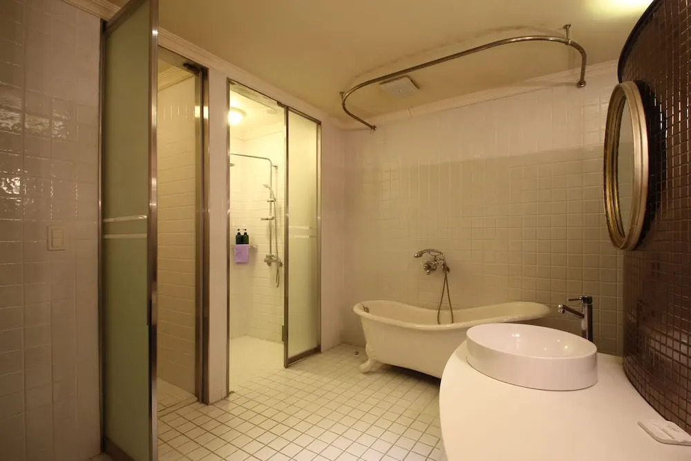 Hotel Intro