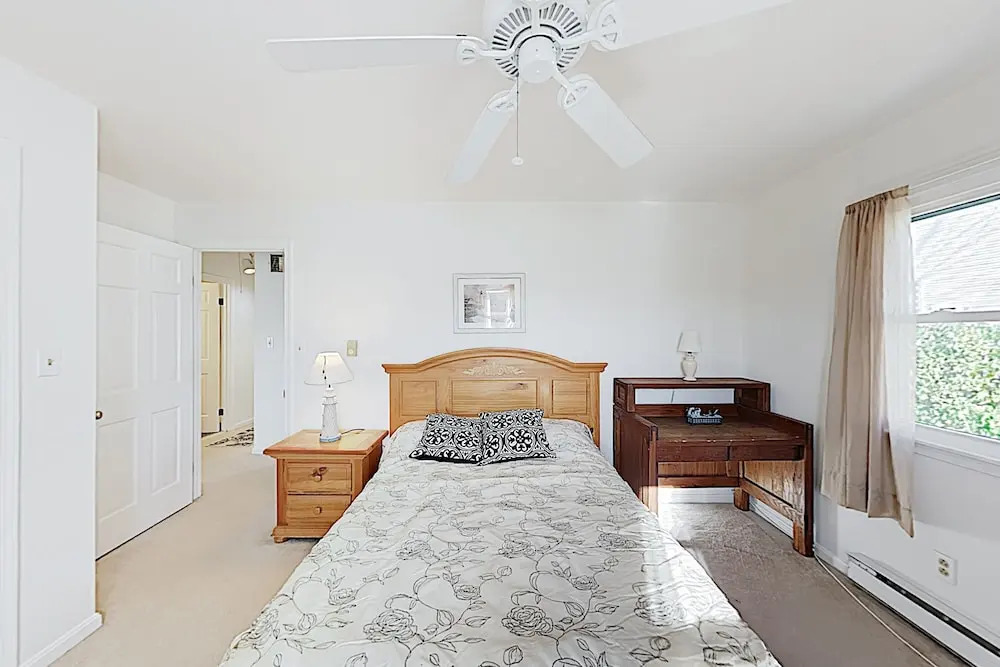 Tranquil Canal-front Getaway - 3 Blocks To Beach 4 Bedroom Home