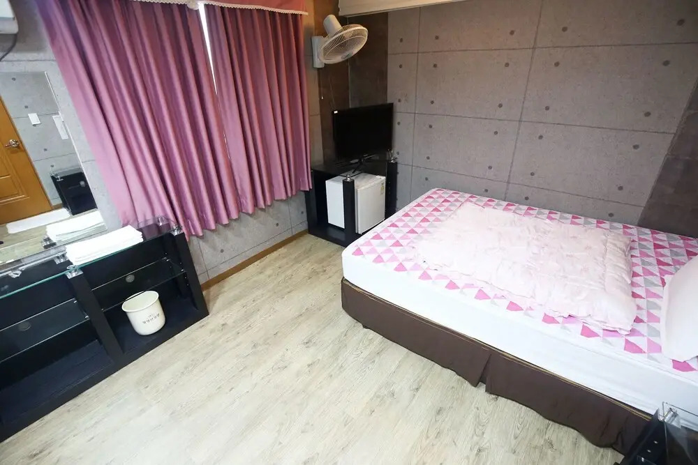 Geumsan Wolyeongsan Motel