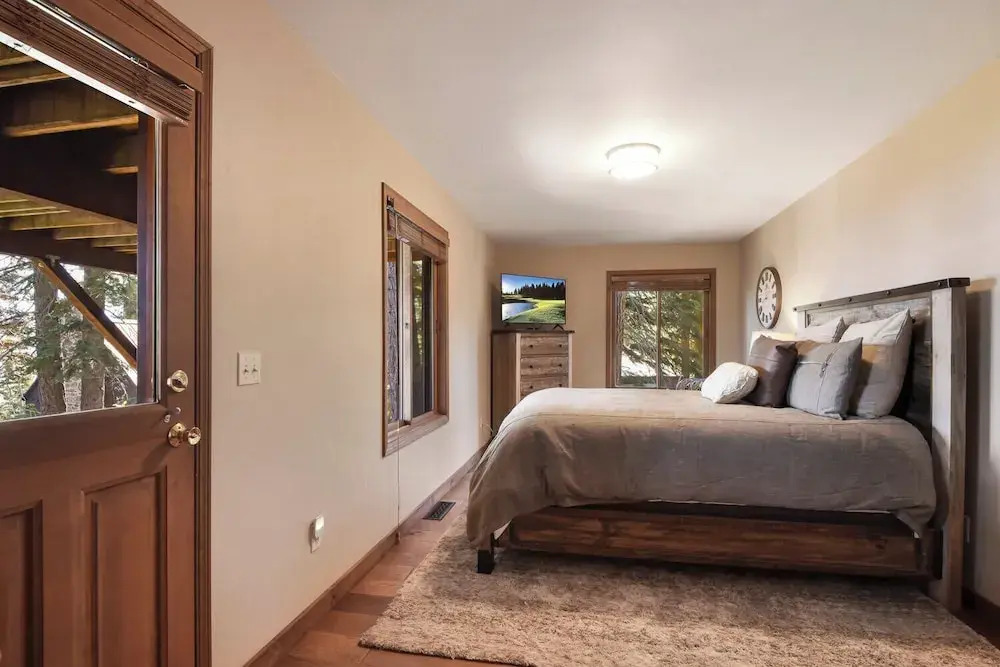 Shoreline Vista | 180° Lake Views | Pet-Friendly | 2 Master Suites