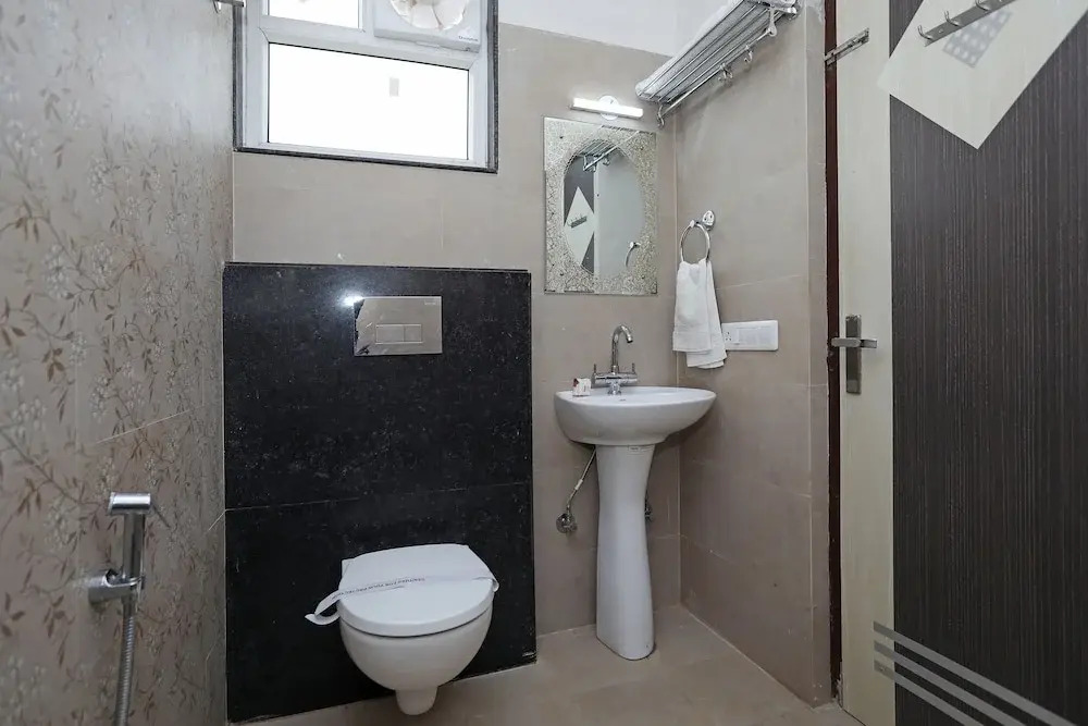 OYO 10249 Hotel Gurukripa