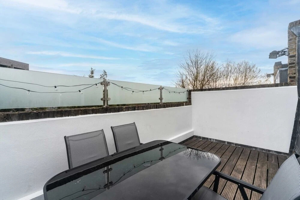 Bright & Chic St John's Hill Duplex