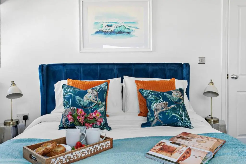 Sea Breeze, Luxury Views Seafront Stylish Home
