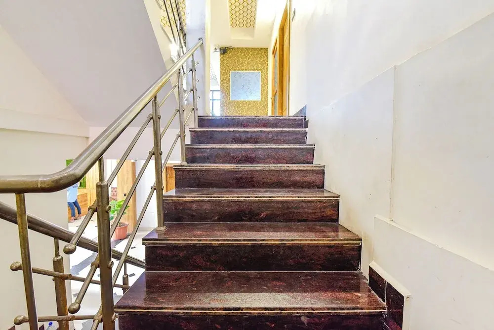 Fabhotel Prime Signor - Airport
