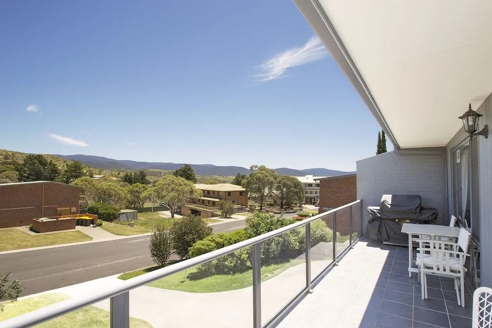 Acacia 2 - Modern 3BR Townhouse l Bath l WiFi l BBQ l Foxtel