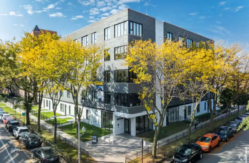 Edgewater Apt With Free Parking Gym Modern Living