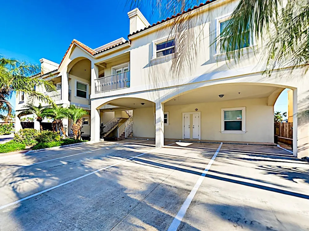 East Gardenia Condo Unit 2 Condo