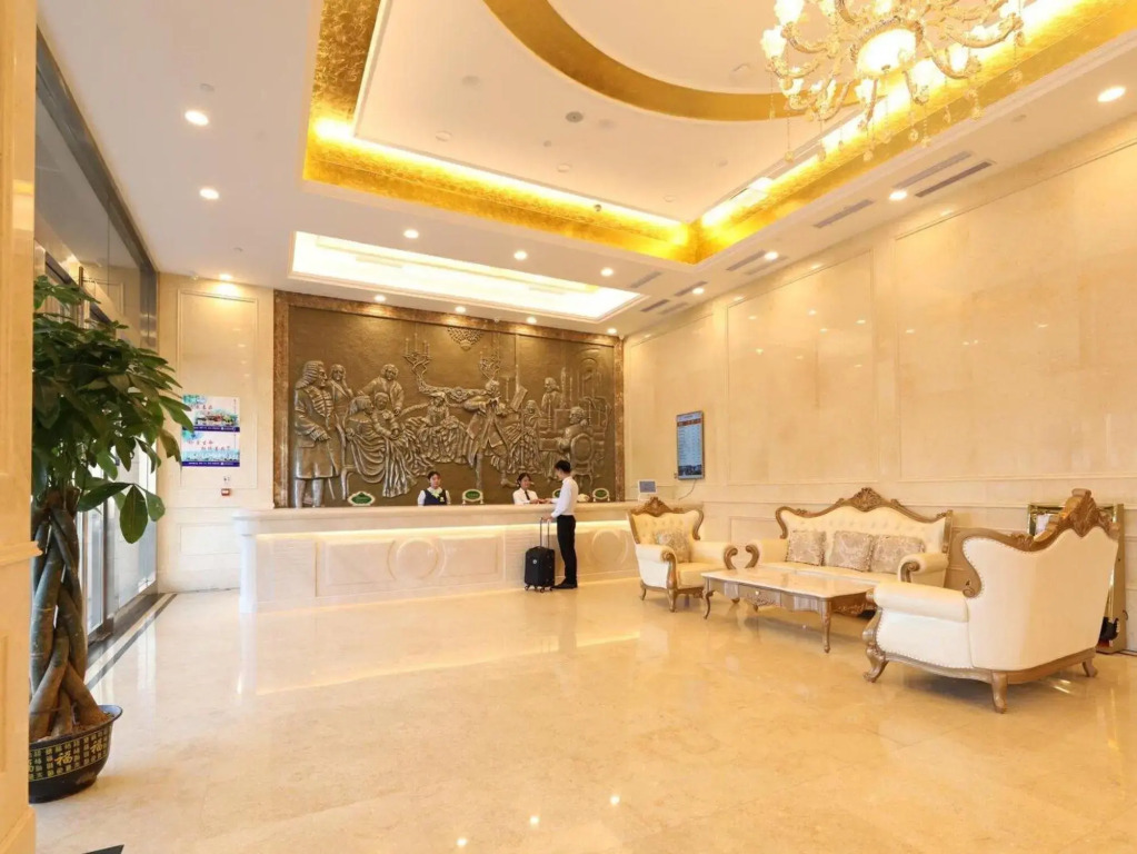 Vienna Classic Hotel (Qilu shoe city zoo store)