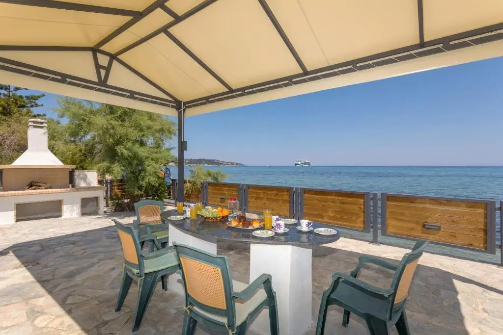 Venetico Beachfront Apartments & Suites - Sea View Suite