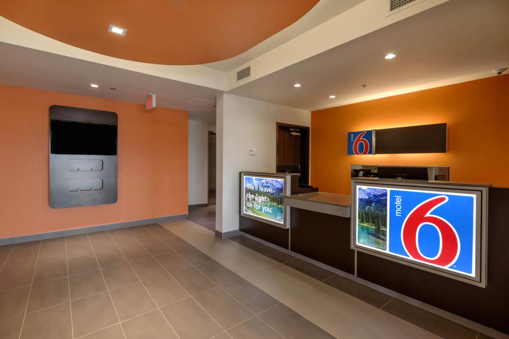 Motel 6 Airdrie