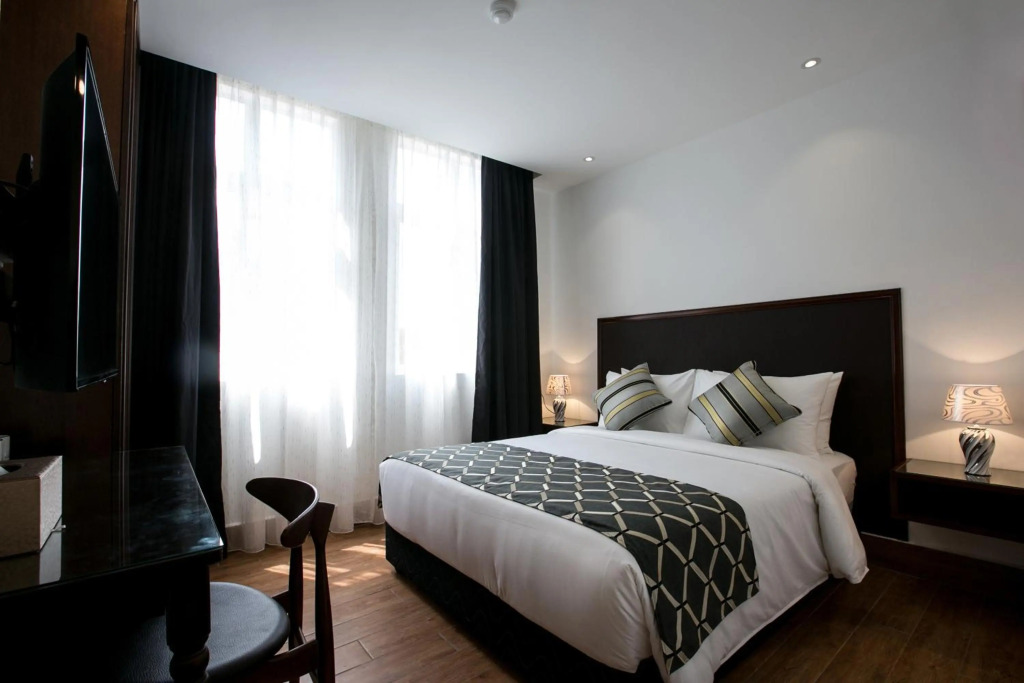 Belllo Hotel JB Central