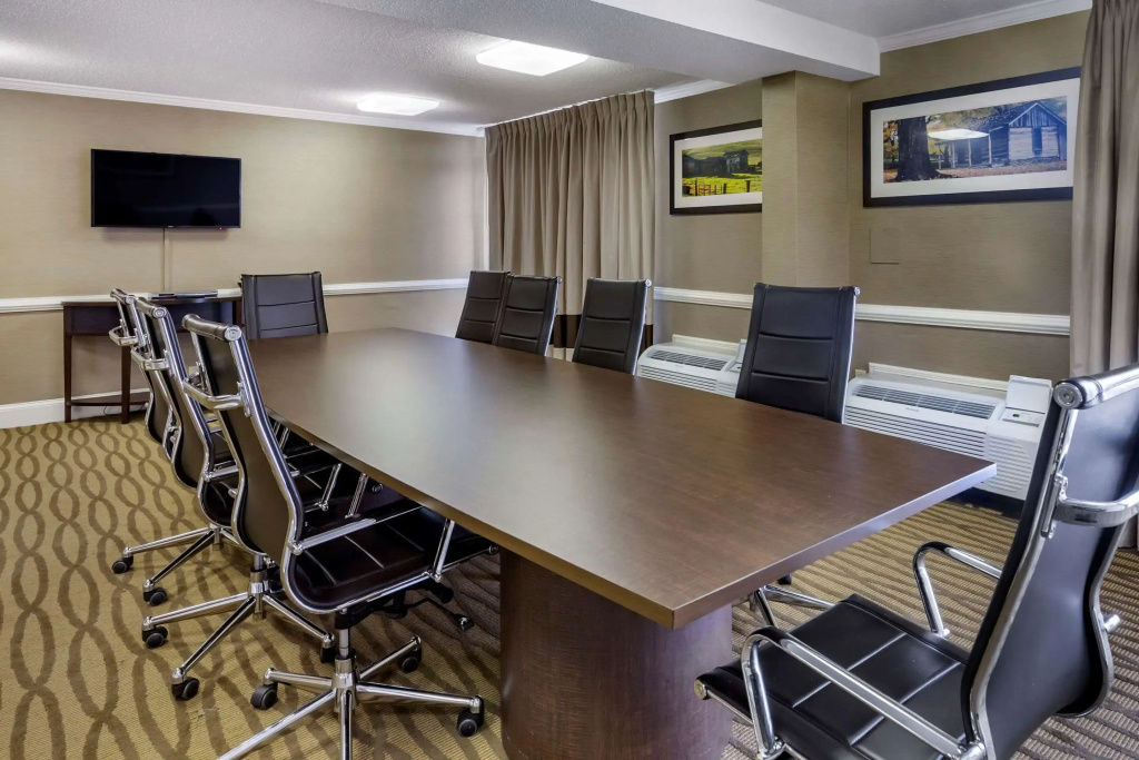 Comfort Inn & Suites near Danville Mall