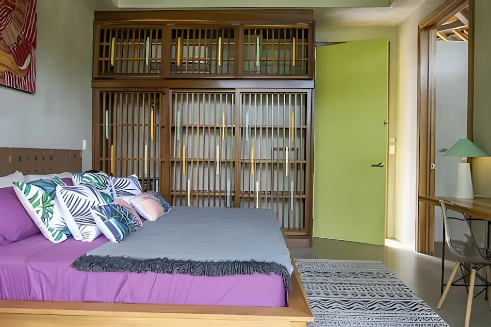 Caribbean Courtyard Villas 6 to 10 pp