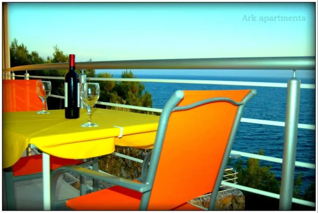 Ark Beach Apartments