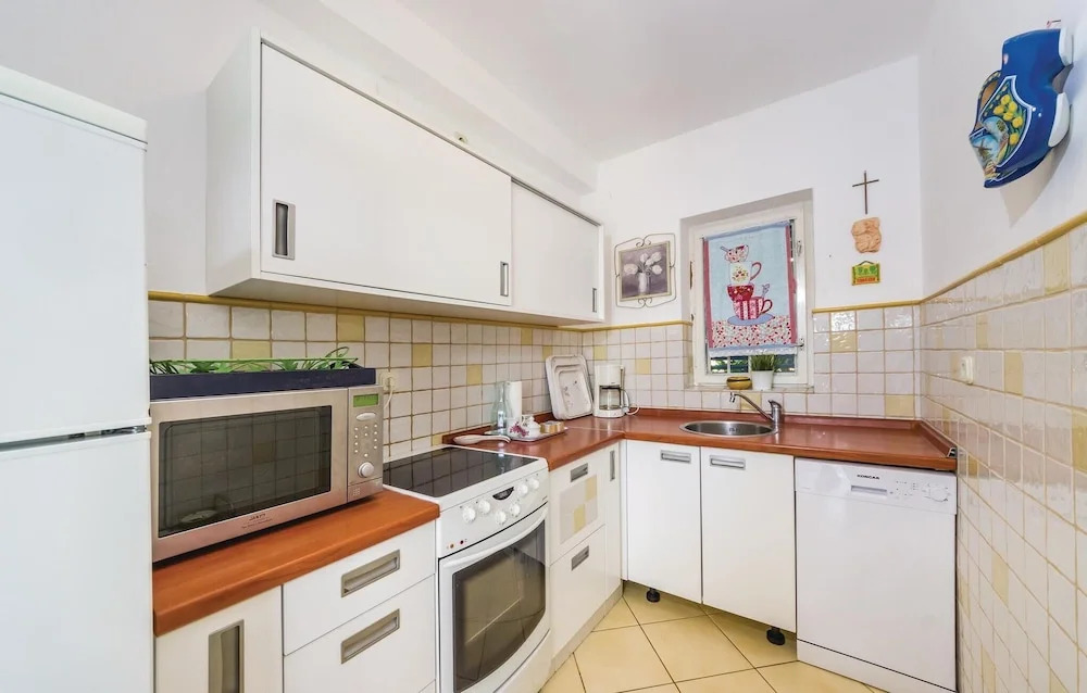 Awesome Home in Sv Filip i Jakov With 2 Bedrooms and Wifi
