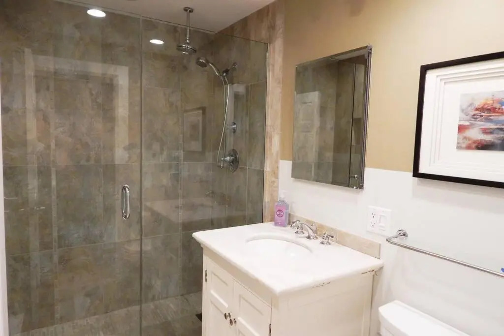 P-Town 2br Beach Beauty on the Bay. Water View!