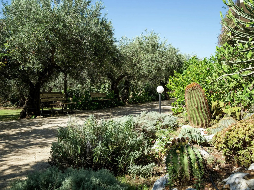 Sun-Drenched Estate Close To Sciacca Just 7km From the Beach