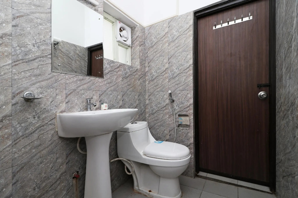 The Reverend by OYO Rooms
