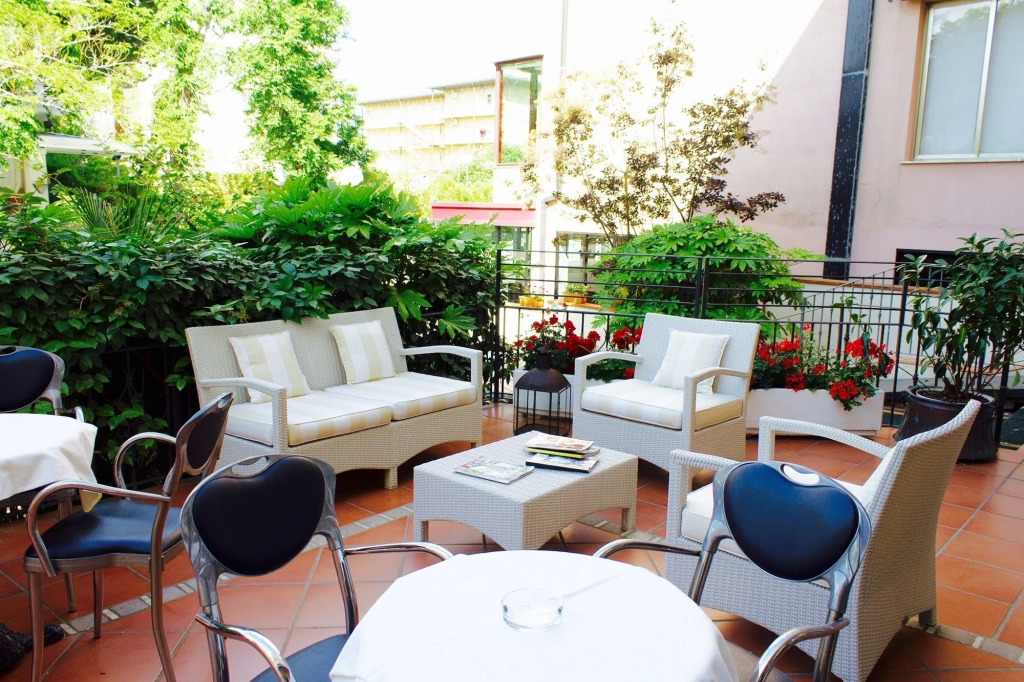 Hotel Plaza con piscina