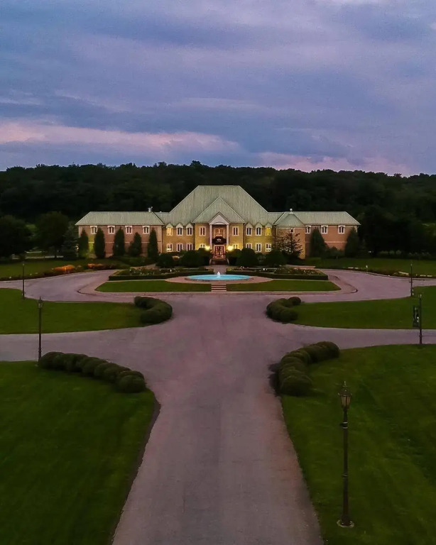 The Shaw Club Hotel