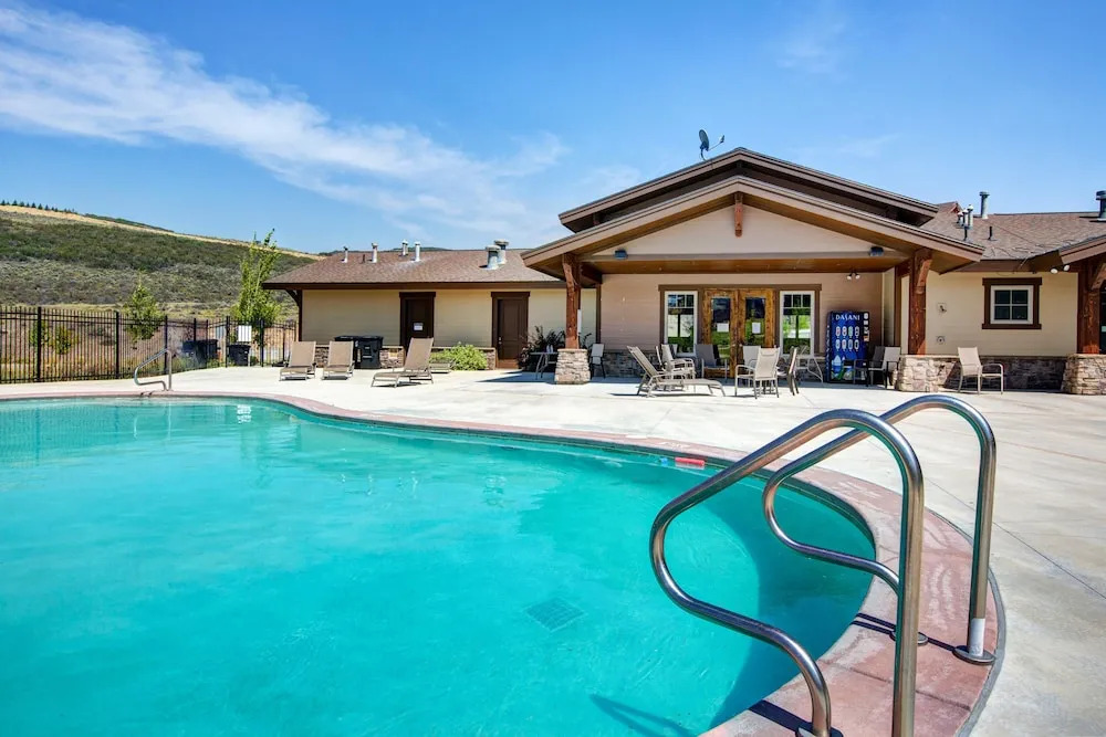 13285 Alexis Drive Townhouse 5 Bedrooms 4.5 Bathrooms Townhouse