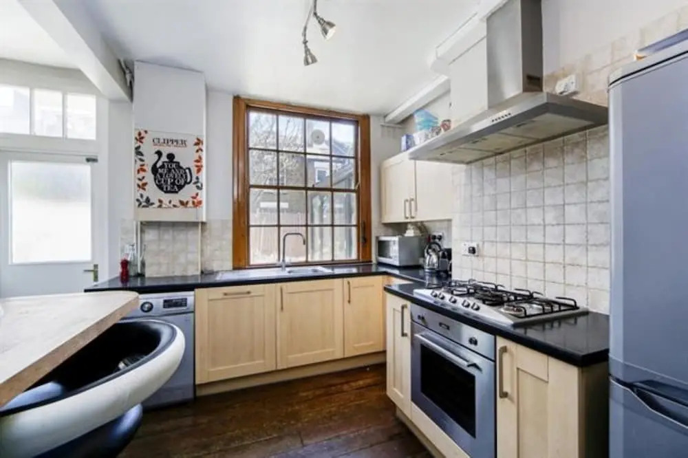 2 Bedroom House With Garden in Battersea