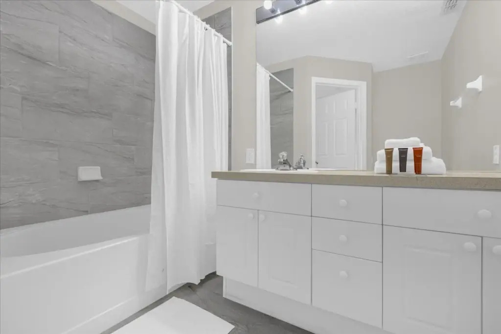 3 Bedrooms 3 Bathrooms Windsor Palms 2357 Sp