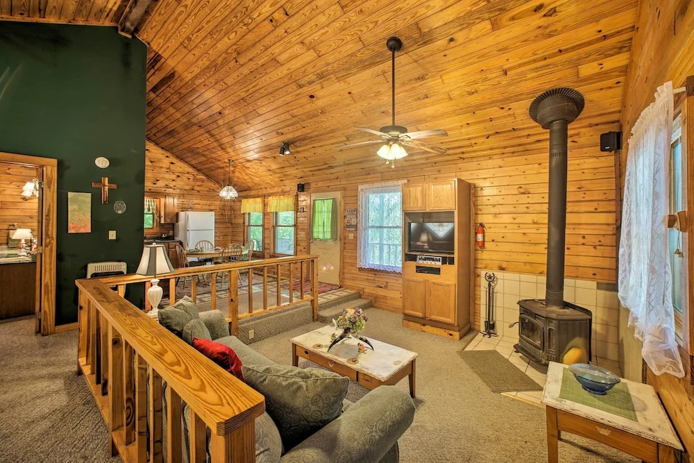 Eureka Springs Studio w/ Deck, Views & Bbq!